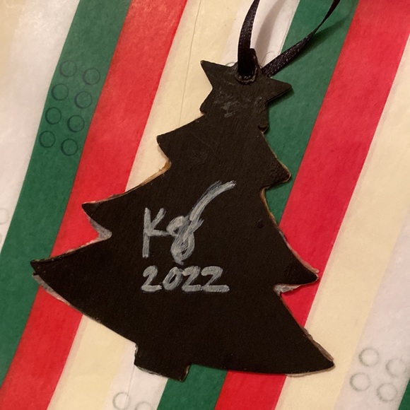 Adorable 🌲🎁🛍 Christmas tree ornament MKC inspired— HANDPAINTED & decoupaged - Picture 6 of 6